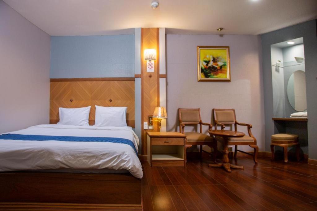 Nh Elegant Hotel Sakon Nakhon Exterior foto