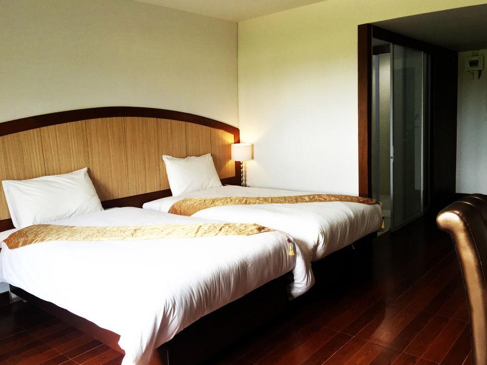 Nh Elegant Hotel Sakon Nakhon Exterior foto